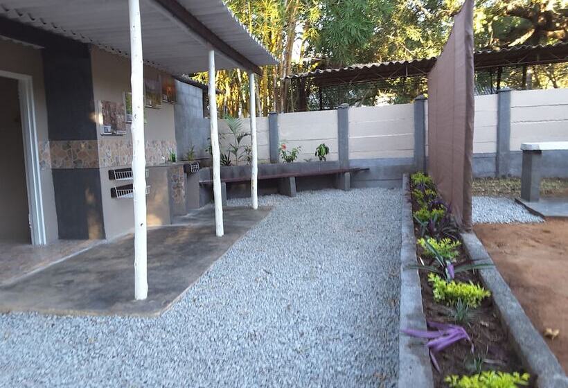 اتاق استاندارد, Victoria Falls Backpackers Lodge