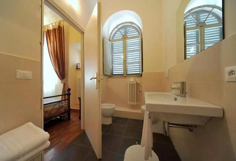 Chambre Standard Individuelle, Iris