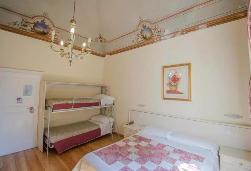 Chambre Quadruple Standard, Iris