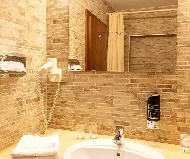 Single Deluxe Room