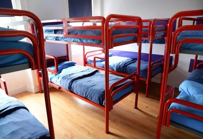 تختخواب در اتاق مشترک, Sheilas Tourist Hostel
