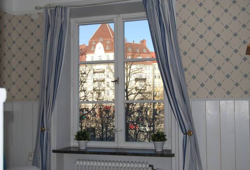 חדר סטנדרטי לארבעה עם חדר אמבטיה משותף, Wasa Park