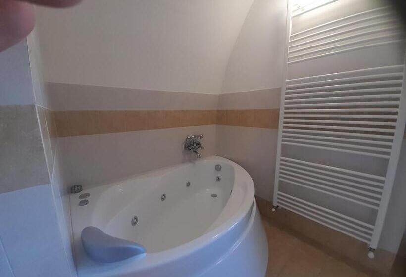 סוויטת ג'וניור דלוקס, Il Sentiero