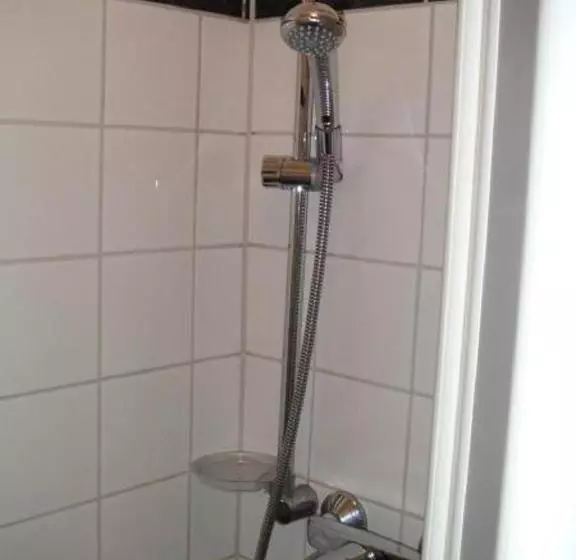 ルームシェアのワンベッド, Jugendherberge Bonn