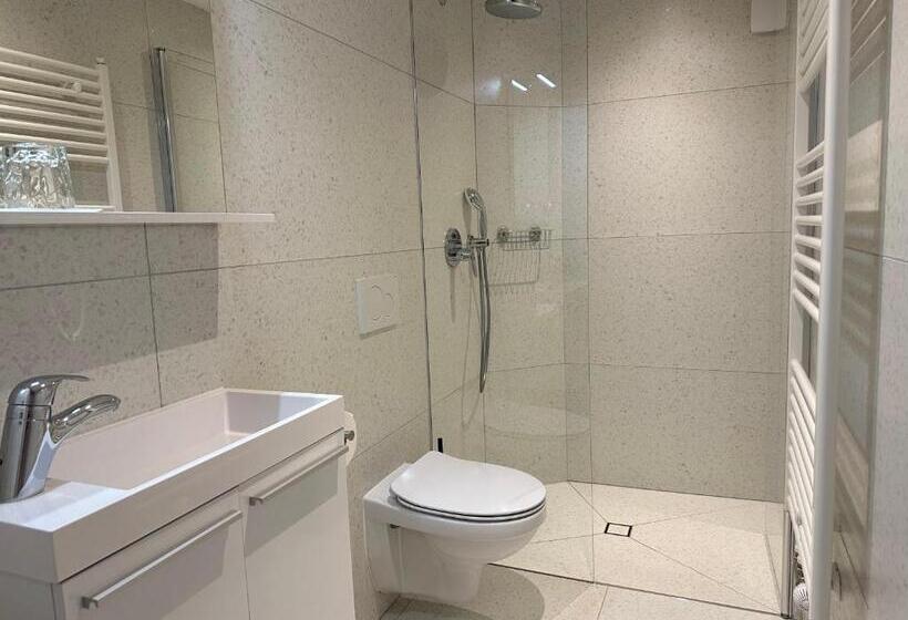 Habitación Estándar con Balcón Vista Jardín, Penzion Pibernik   Adults Only