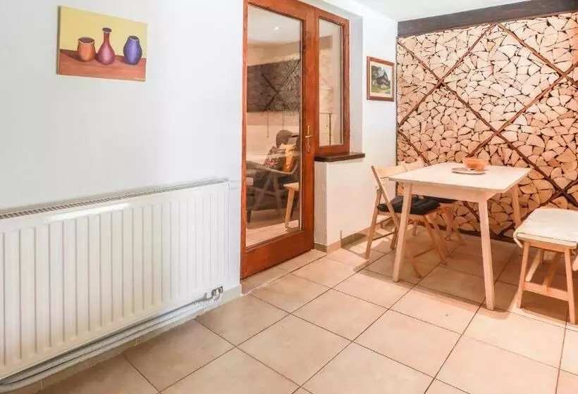 سوییت, Penzion Pibernik   Adults Only