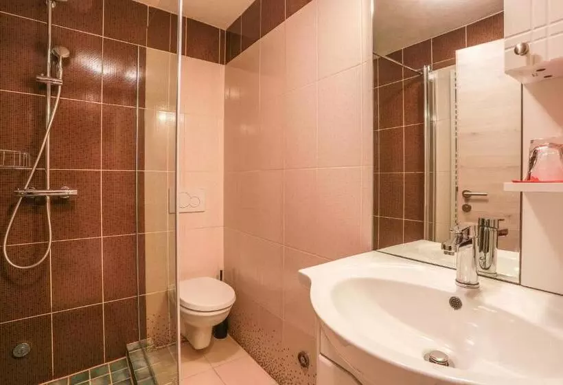 سوییت, Penzion Pibernik   Adults Only