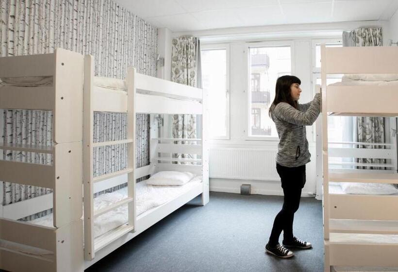 Четырехместный номер эконом класса с общей ванной комнатой, Slottsskogen Hostel