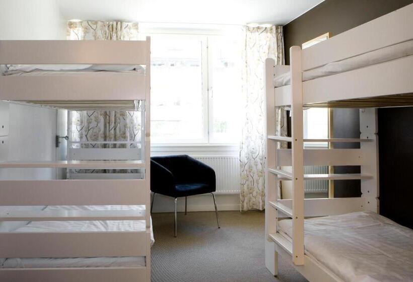 Четырехместный номер эконом класса с общей ванной комнатой, Slottsskogen Hostel
