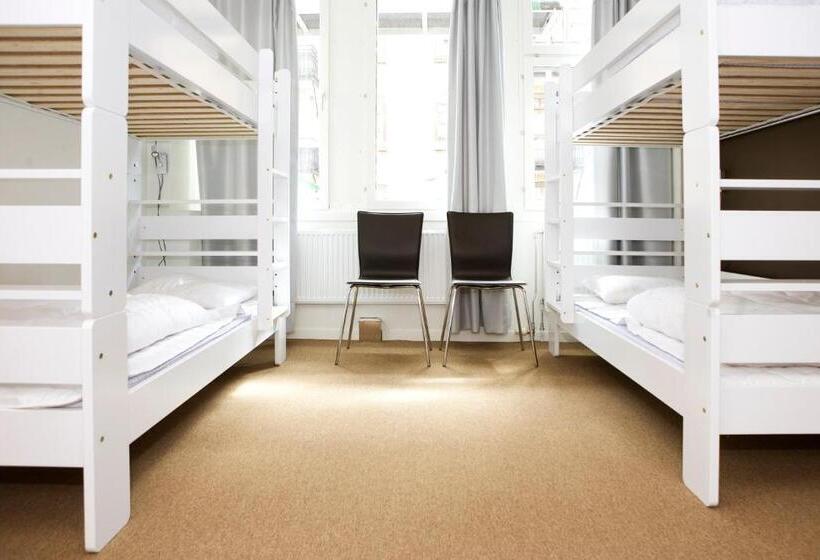Четырехместный номер эконом класса с общей ванной комнатой, Slottsskogen Hostel