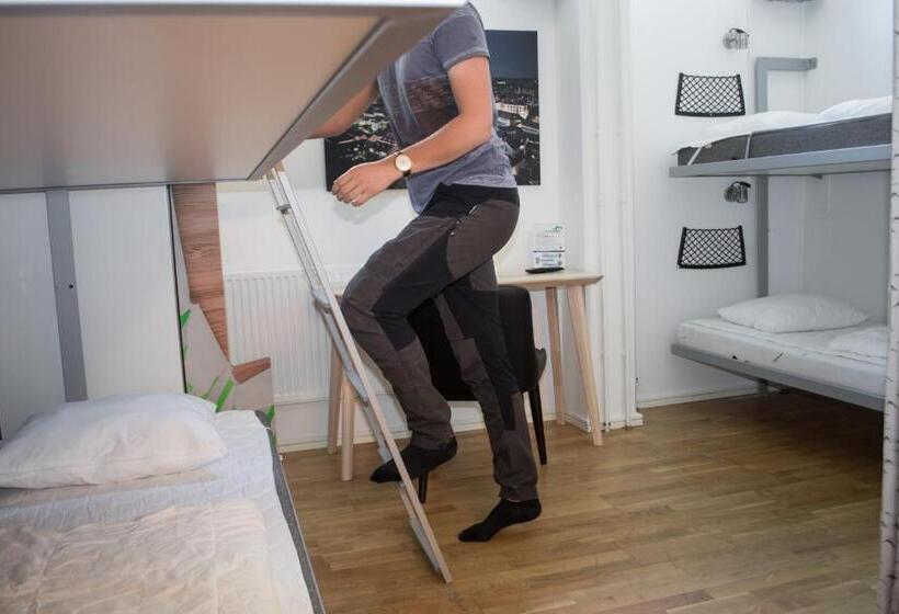 Четырехместный номер эконом класса с общей ванной комнатой, Slottsskogen Hostel