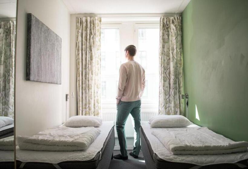 Номер Economy с общей ванной комнатой, Slottsskogen Hostel