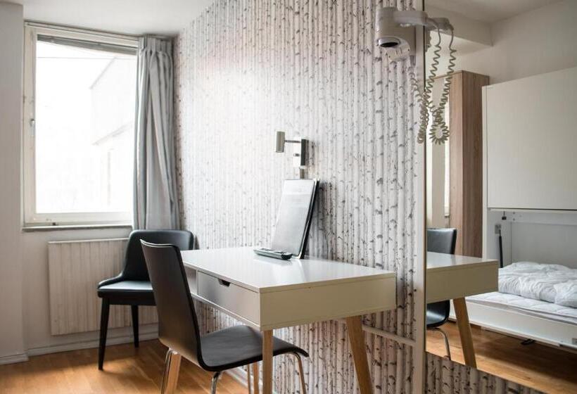 Номер Economy с общей ванной комнатой, Slottsskogen Hostel