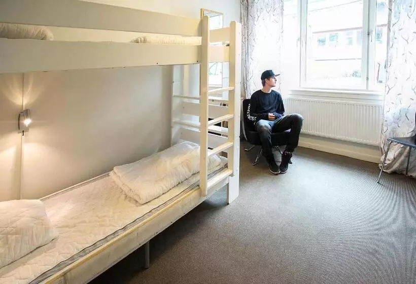 バスルーム共有のトリプルスタンダード, Slottsskogen Hostel