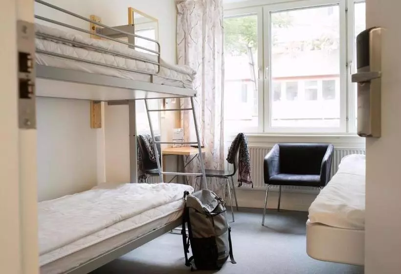 バスルーム共有のトリプルスタンダード, Slottsskogen Hostel