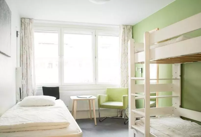 バスルーム共有のトリプルスタンダード, Slottsskogen Hostel