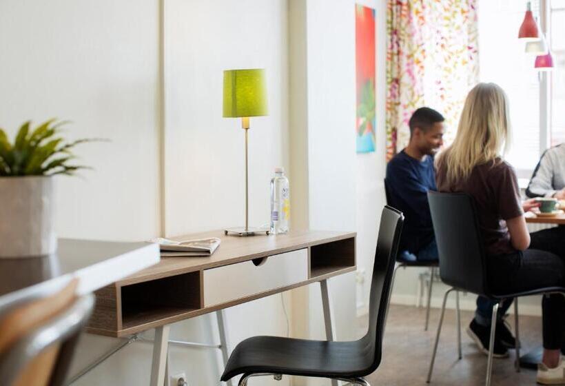 Апартаменты 1 Спальня Нижний Этаж, Slottsskogen Hostel