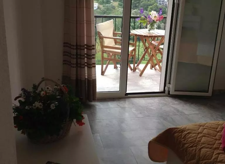 Economy Studio, Villa Kavourakia
