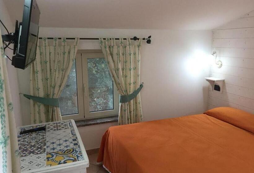 اتاق لوکس با بالکن, Villa Alessandra