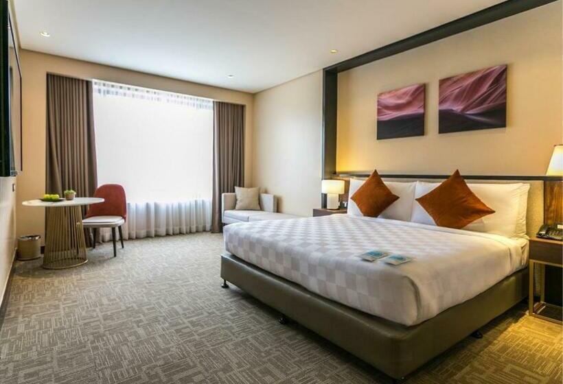 اتاق لوکس با تخت بزرگ, Grand Summit Hotel General Santos