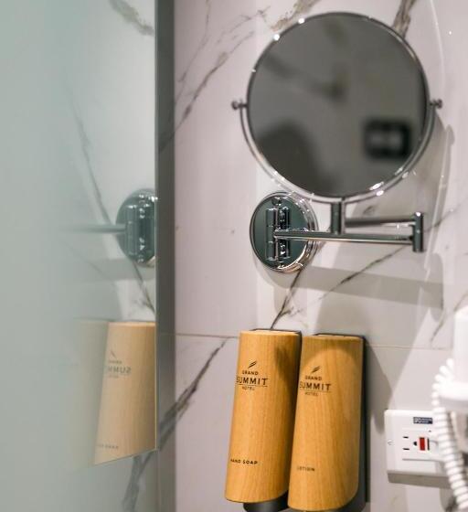 اتاق لوکس با تخت بزرگ, Grand Summit Hotel General Santos