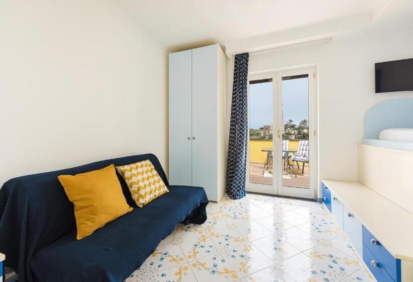 带1个卧室的带阳台的公寓, Il Poeta