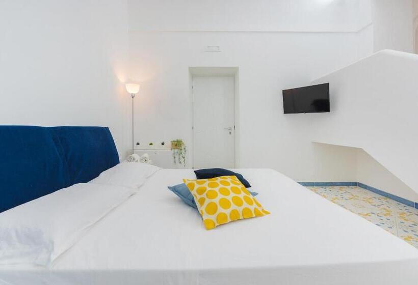 带1个卧室的带阳台的公寓, Il Poeta