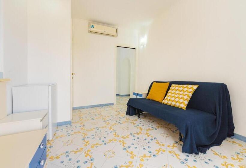 带1个卧室的带阳台的公寓, Il Poeta