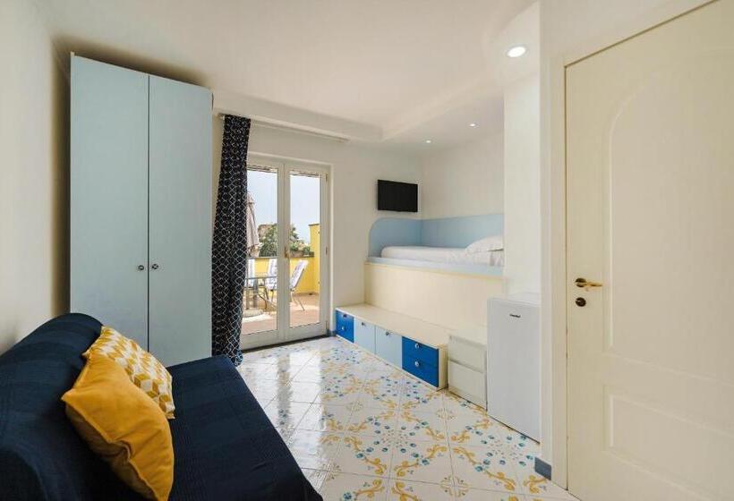 带1个卧室的带阳台的公寓, Il Poeta