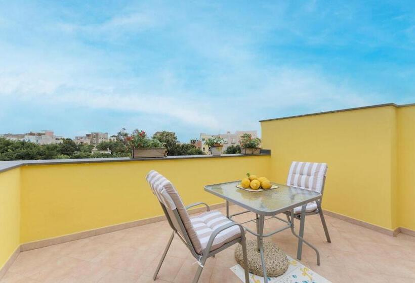 带1个卧室的带阳台的公寓, Il Poeta