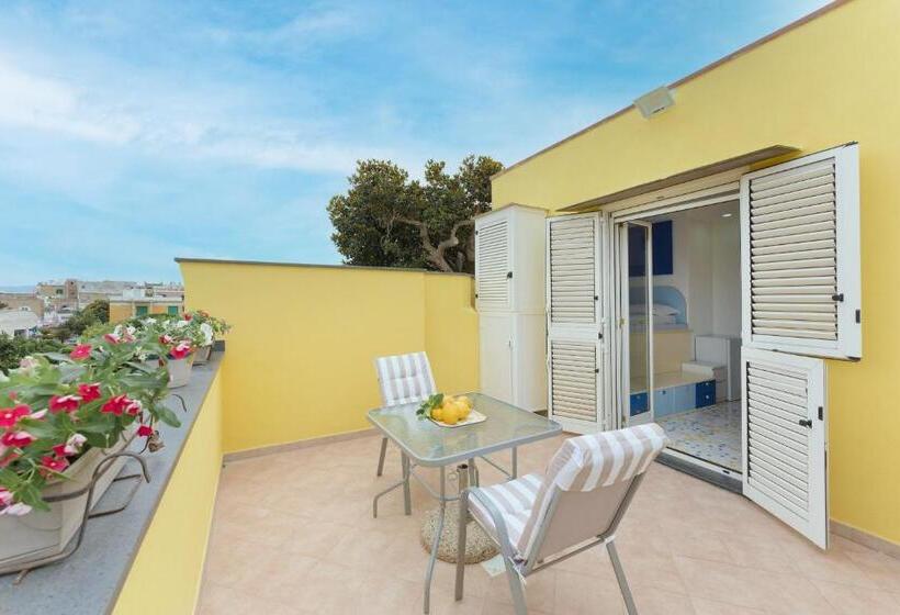 带1个卧室的带阳台的公寓, Il Poeta