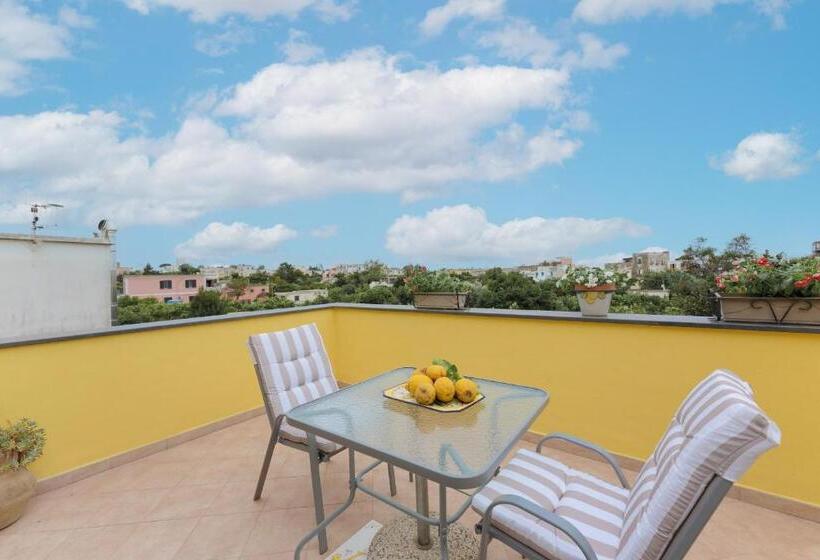 带1个卧室的带阳台的公寓, Il Poeta