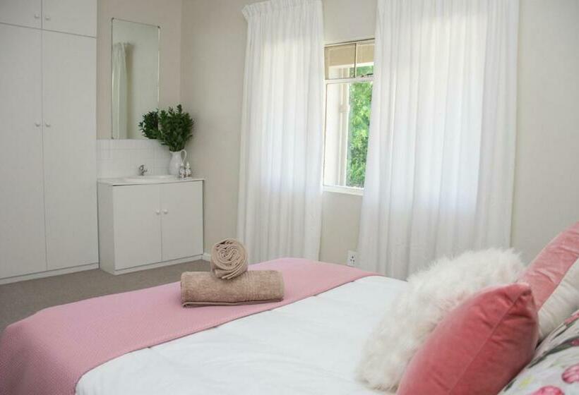 غرفة قياسية, Hoogwater Family House