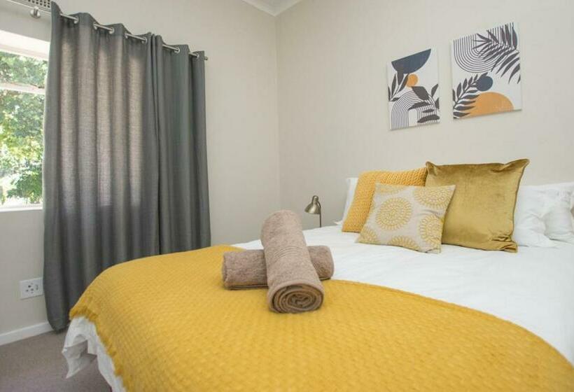 غرفة قياسية, Hoogwater Family House