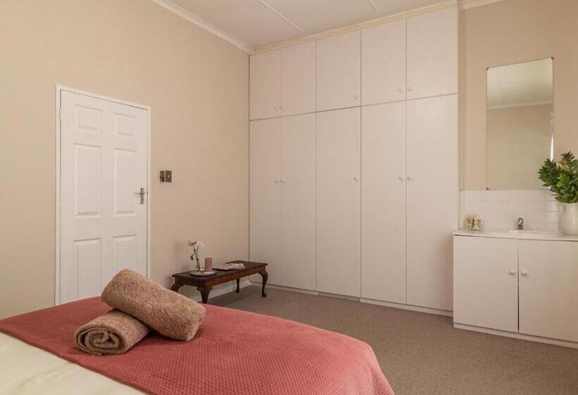 غرفة قياسية, Hoogwater Family House