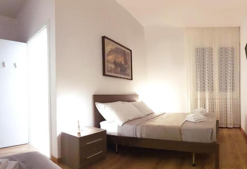 Номер Стандарт Кровать Кинг Адаптированный для Инвалидов, La Meridiana House