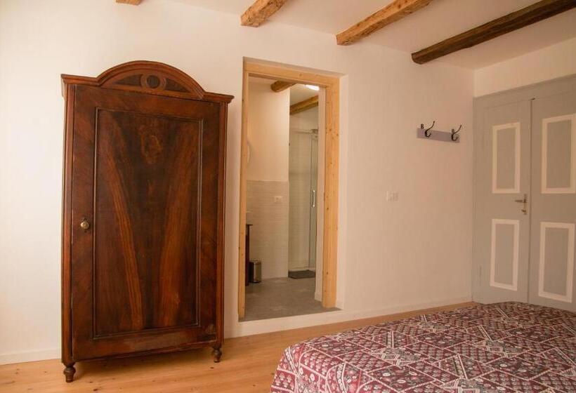 اتاق استاندارد, Oltre L Arco