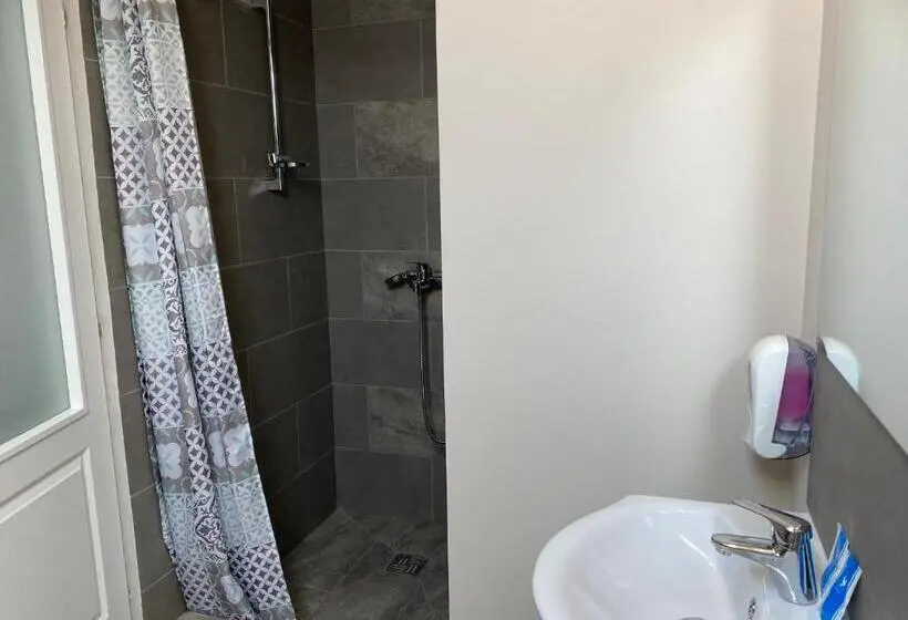 Deluxe Kolmen Hengen Huone, Boutique Rooms With Parking