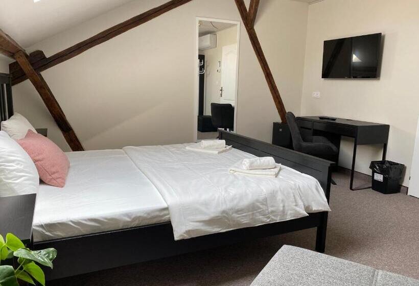 デラックストリプルルーム, Boutique Rooms With Parking