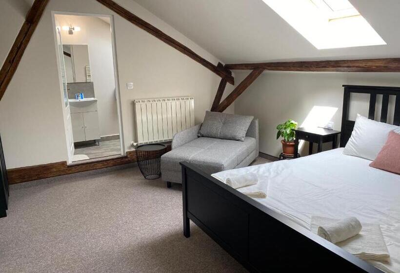 デラックストリプルルーム, Boutique Rooms With Parking