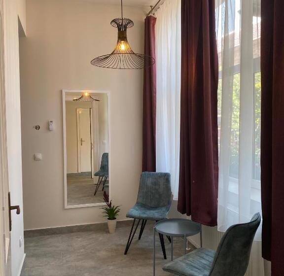 デラックスファミリールーム, Boutique Rooms With Parking