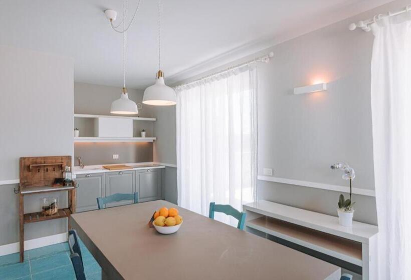 סוויטה משפחתית, Lamare Cucina E Dimore