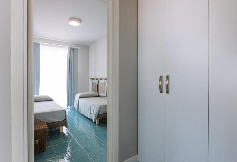 סוויטה משפחתית, Lamare Cucina E Dimore