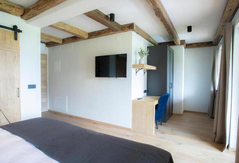 اتاق استاندارد با بالکن, House Troha