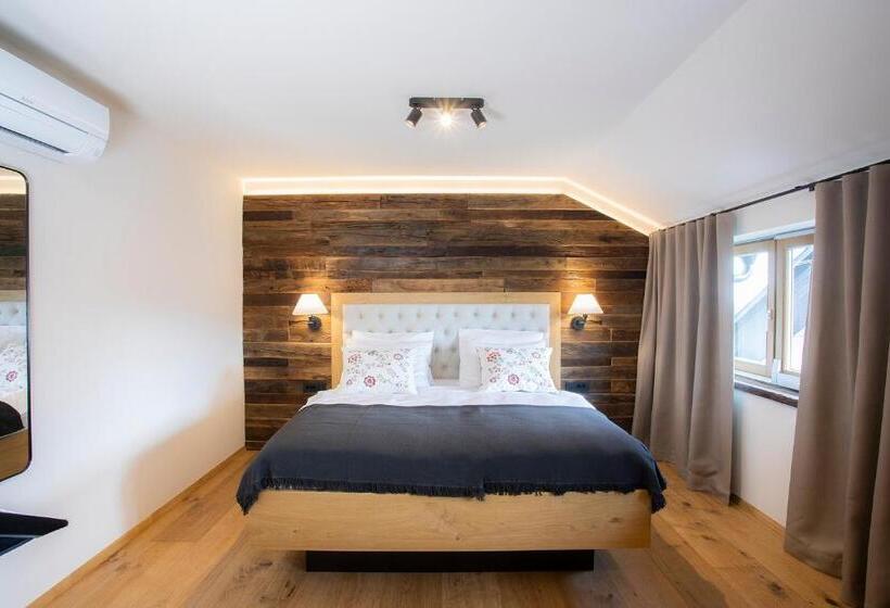 اتاق لوکس, House Troha