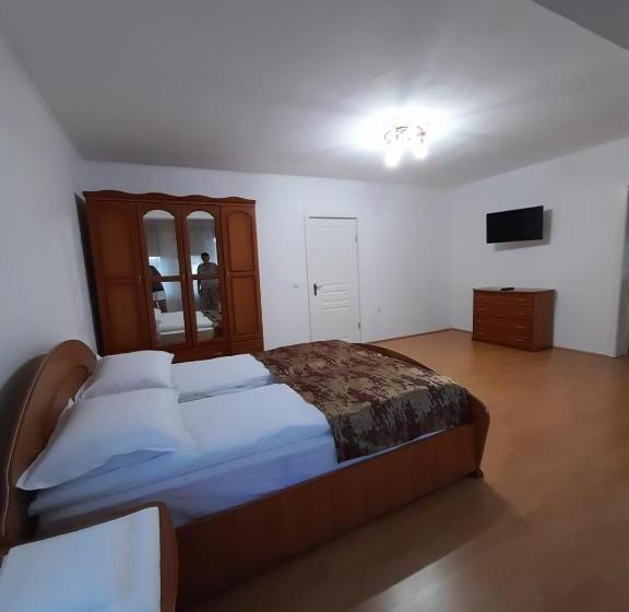 غرفة قياسية رباعية, Vila Ge