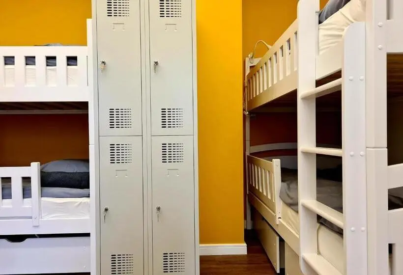 تختخواب در اتاق مشترک, Railway Bed Hostel