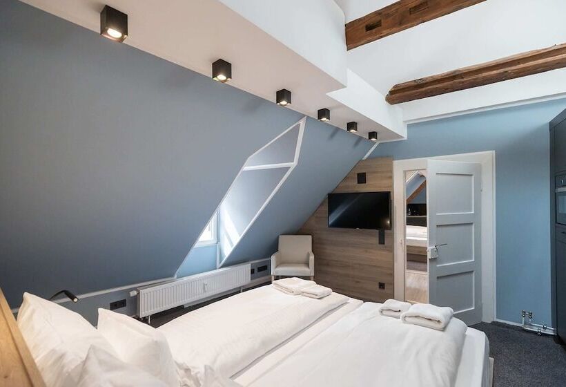 Студия Superior, Oldtown Studios By Daspaul