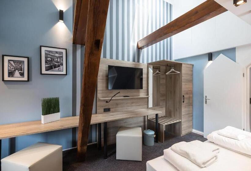 Студия Superior, Oldtown Studios By Daspaul