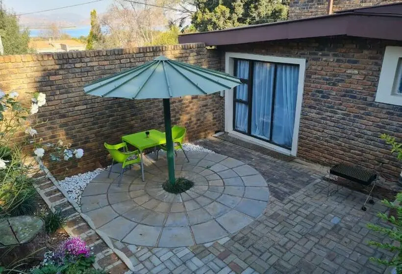 スタンダードインサイドビュールーム, Mia Hills Guest House